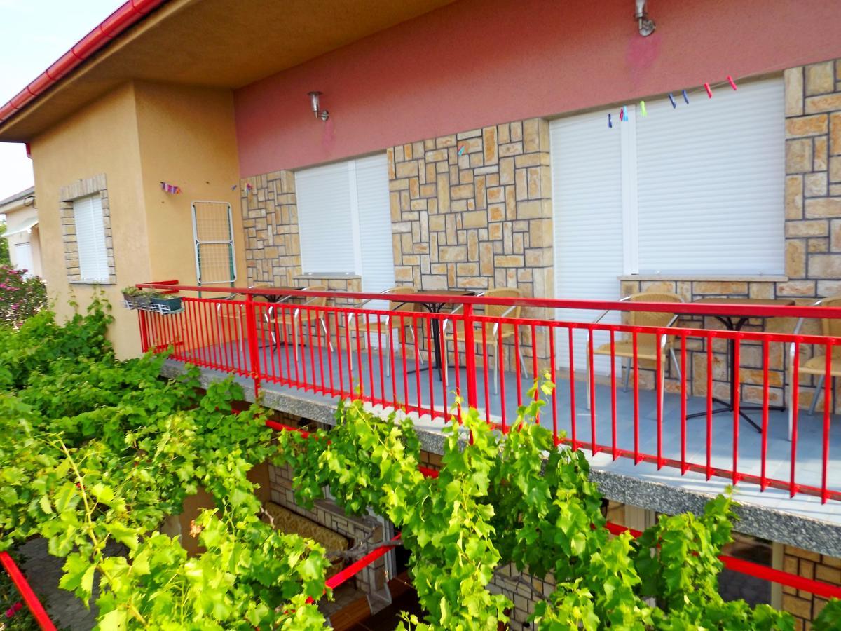 Apartments Maricic 200 Meters From The Beach Novi Vinodolski Buitenkant foto