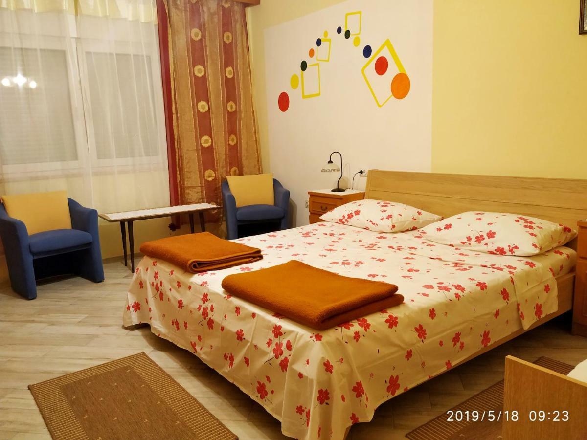 Apartments Maricic 200 Meters From The Beach Novi Vinodolski Buitenkant foto