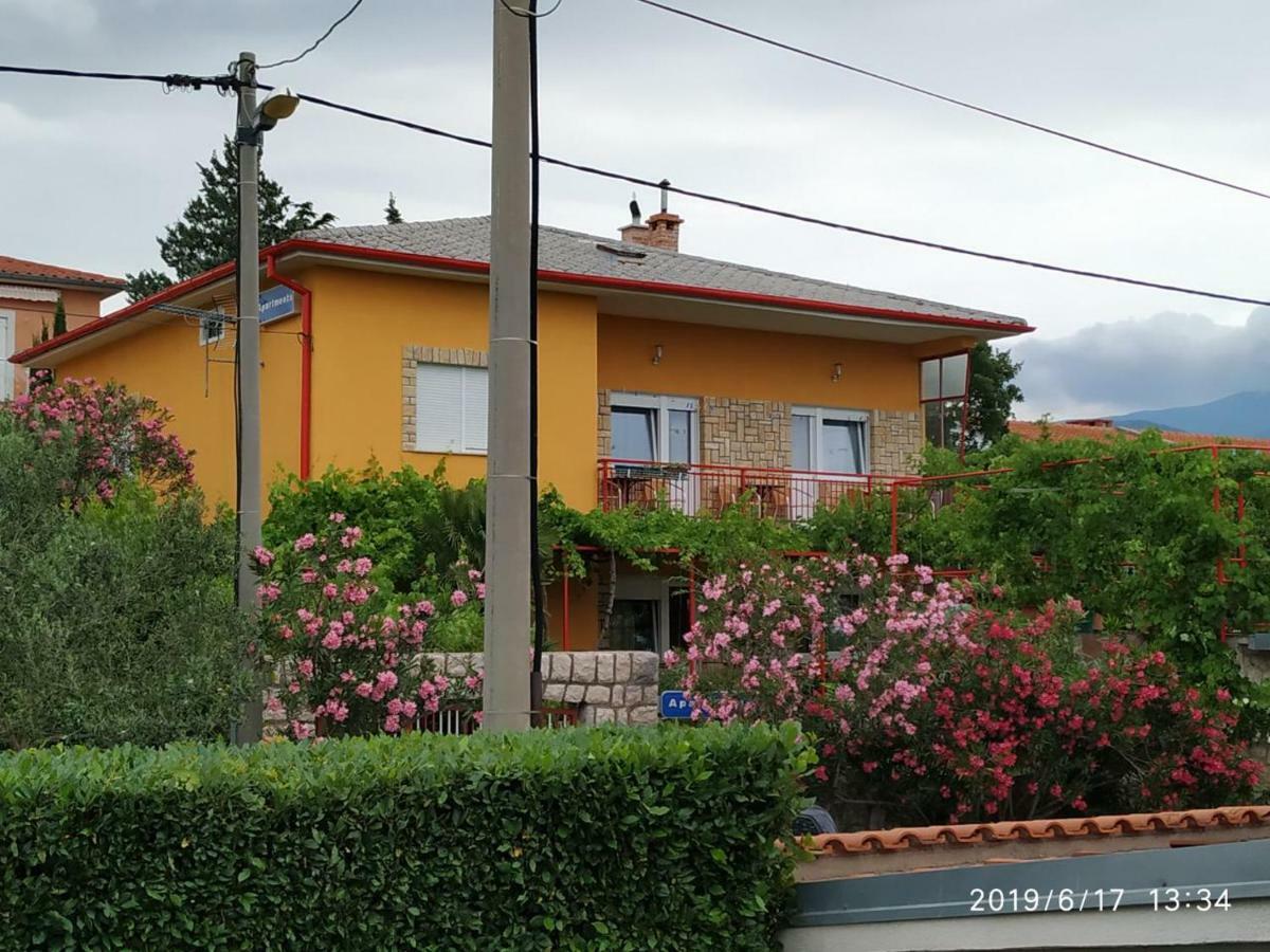 Apartments Maricic 200 Meters From The Beach Novi Vinodolski Buitenkant foto