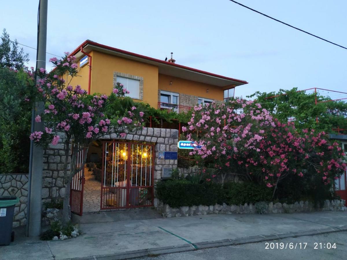 Apartments Maricic 200 Meters From The Beach Novi Vinodolski Buitenkant foto
