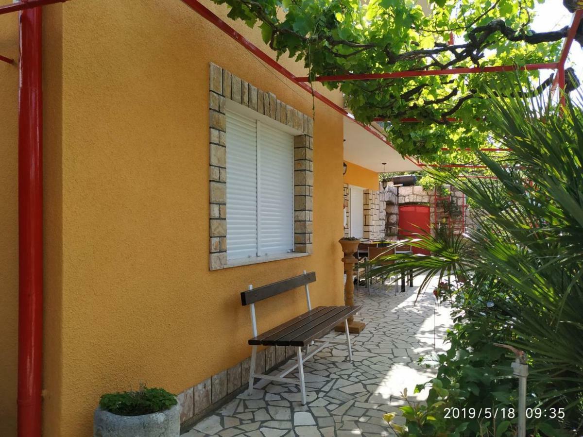 Apartments Maricic 200 Meters From The Beach Novi Vinodolski Buitenkant foto