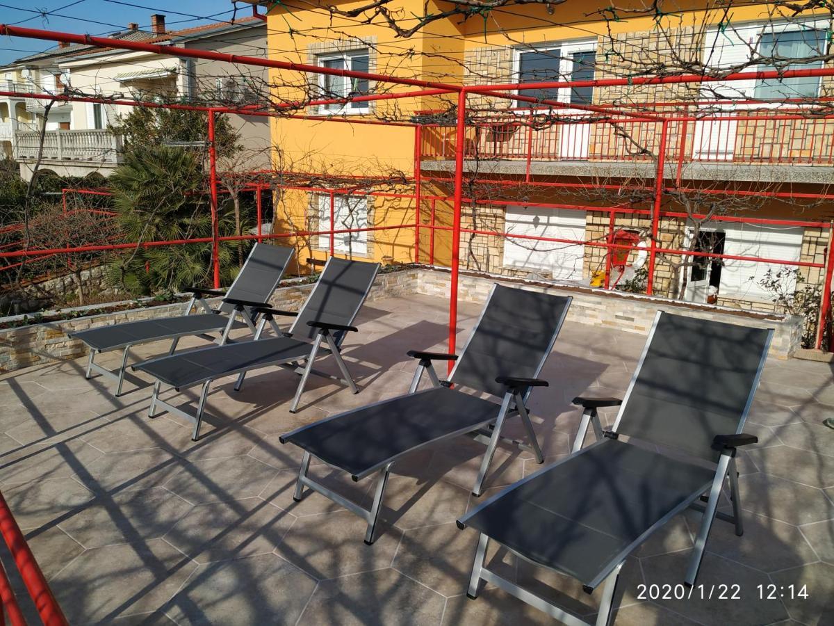 Apartments Maricic 200 Meters From The Beach Novi Vinodolski Buitenkant foto