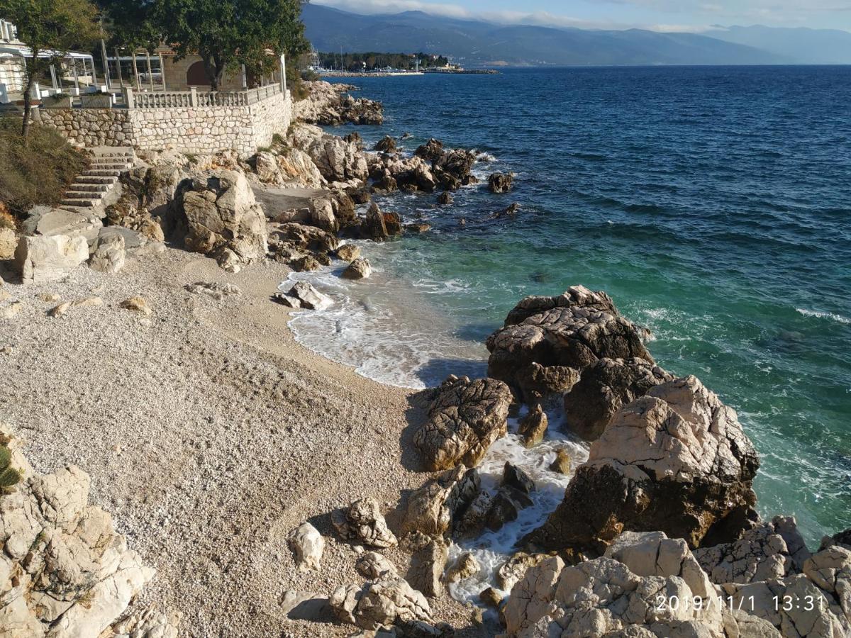 Apartments Maricic 200 Meters From The Beach Novi Vinodolski Buitenkant foto