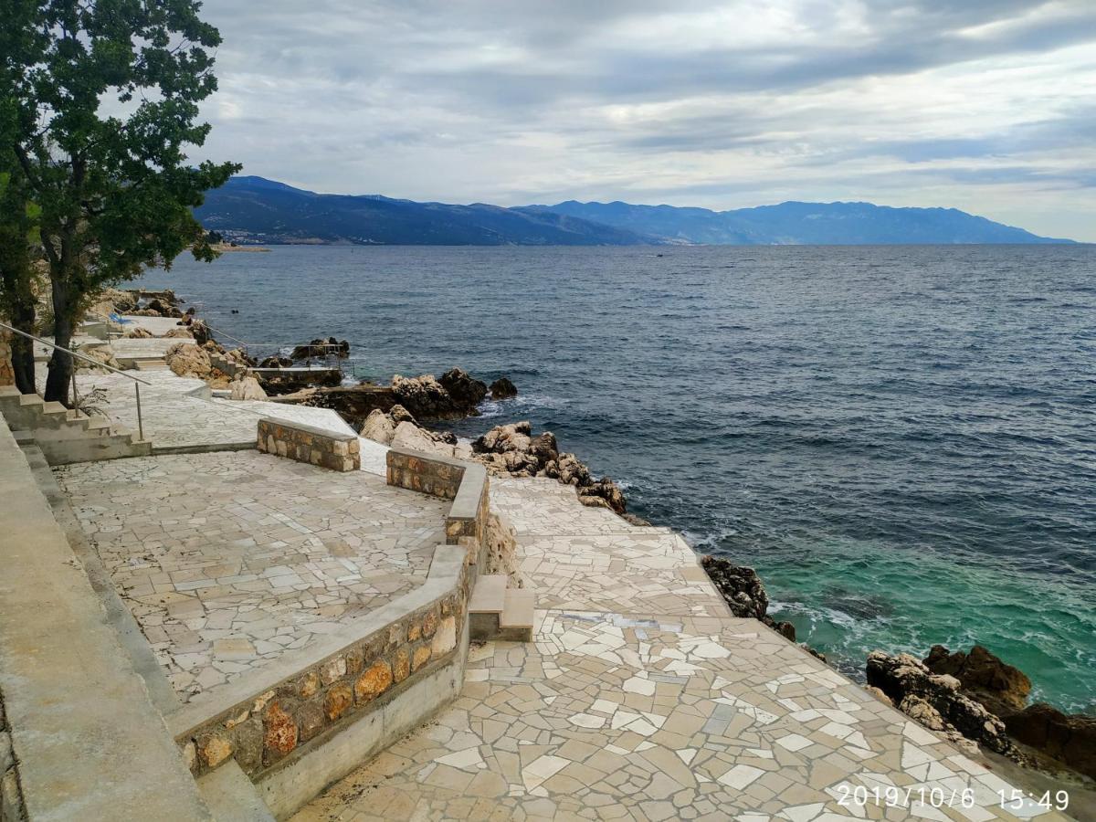 Apartments Maricic 200 Meters From The Beach Novi Vinodolski Buitenkant foto
